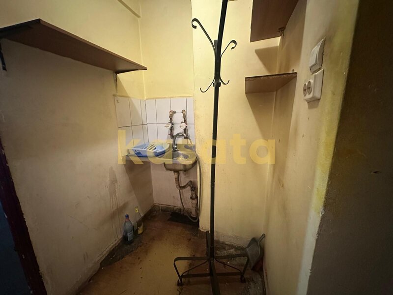 Garsoniera de vanzare, 23 mp, etaj 2/4, ideala pentru renovare